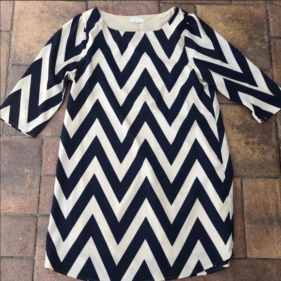 Everly chevron 3/4 sleeve dress - Picture 2 of 4